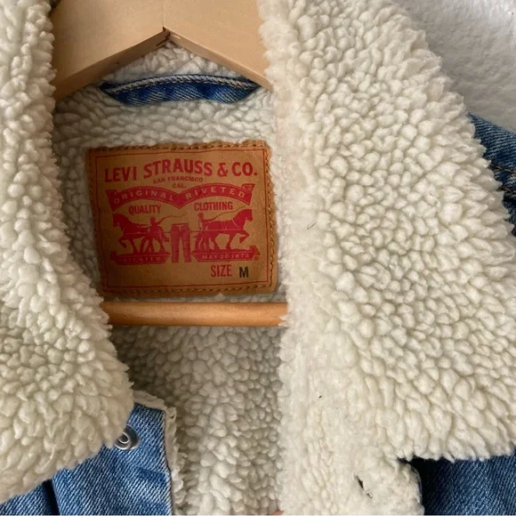 Levi’s Sherpa Lined Denim Vest - Picture 3 of 3